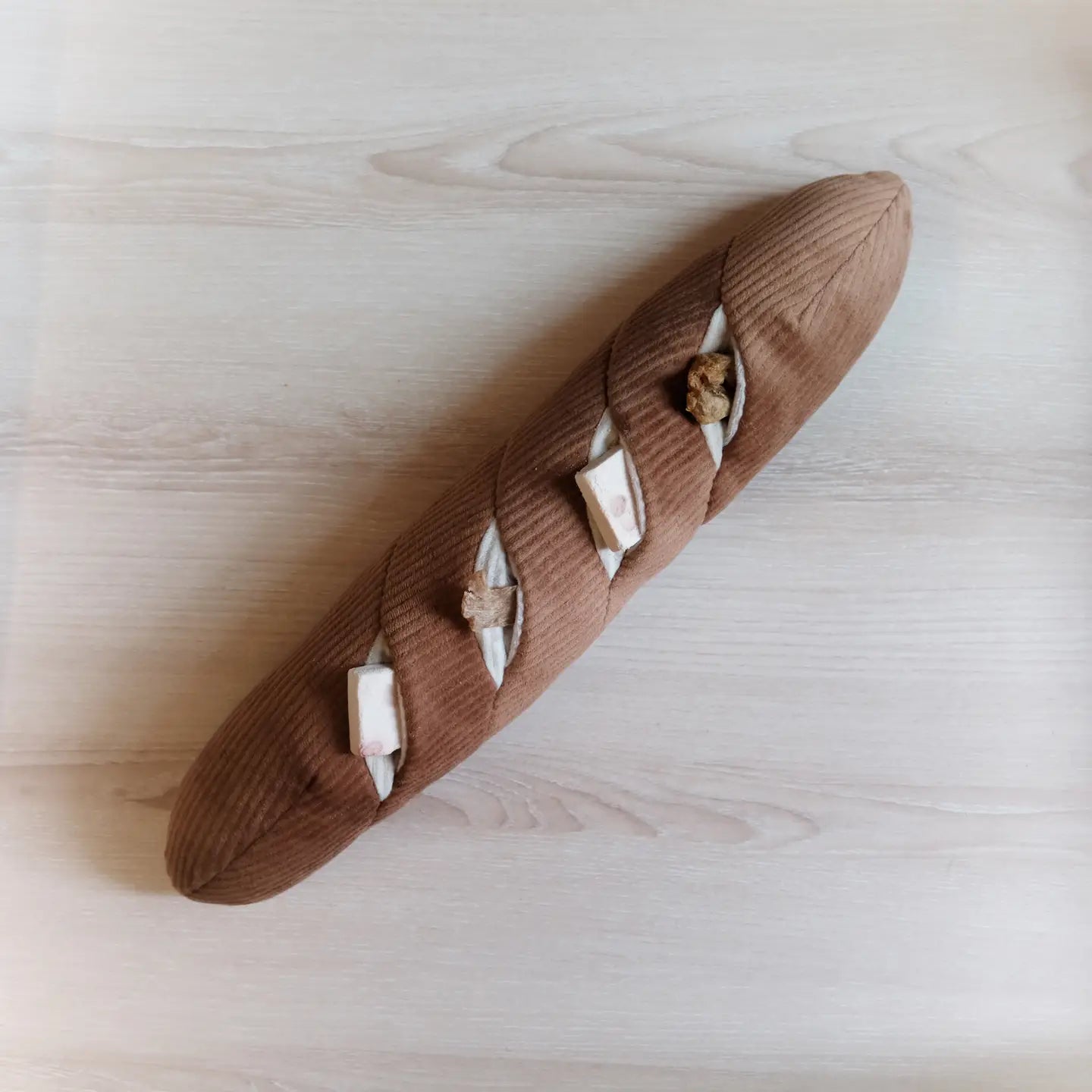 jouet d'occupation - baguette de pain -
